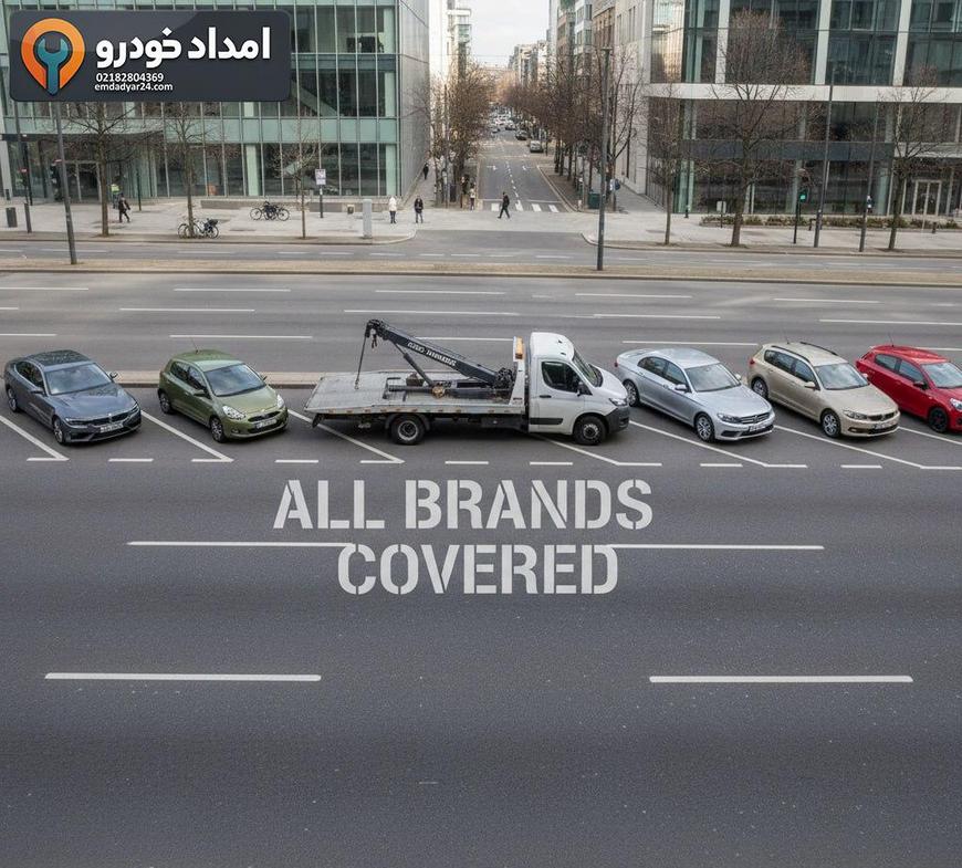 چند خودروی مدرن از کلاس‌های مختلف در کنار یک یدک‌کش روی خیابان وسیع در روز