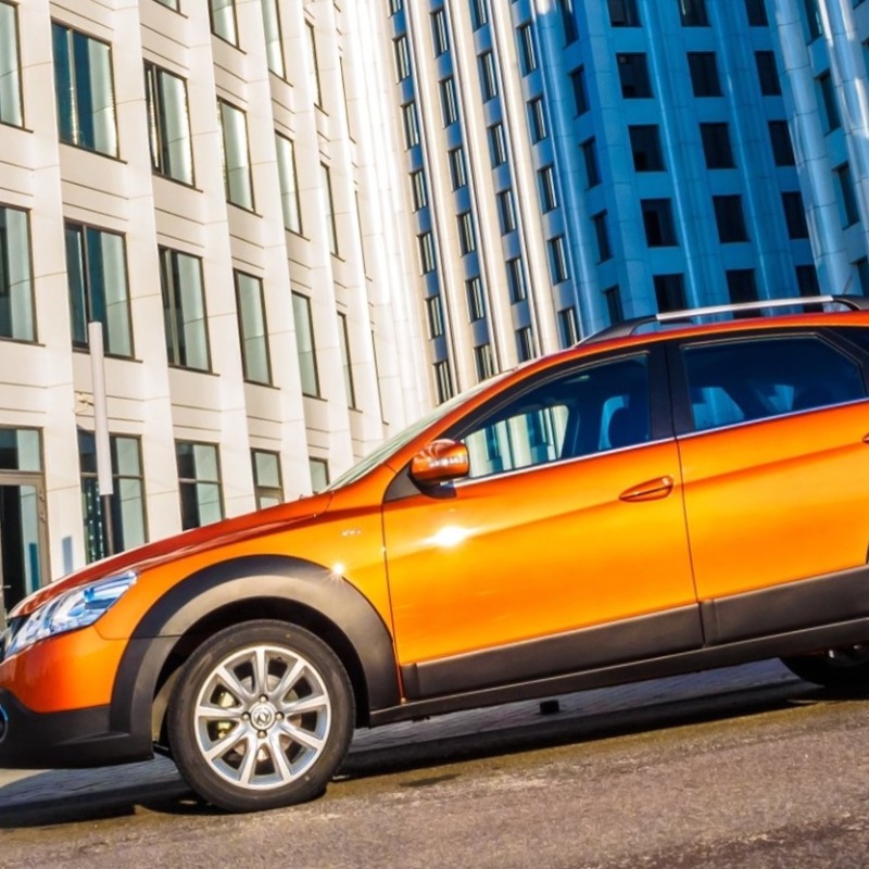 نمایی از خودرو اچ سی کراس